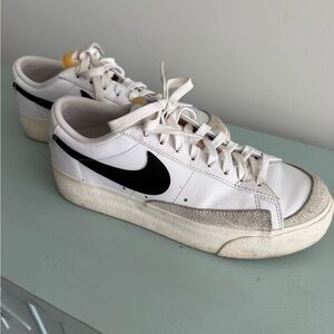 Nike White and Black Low-Top Sneakers